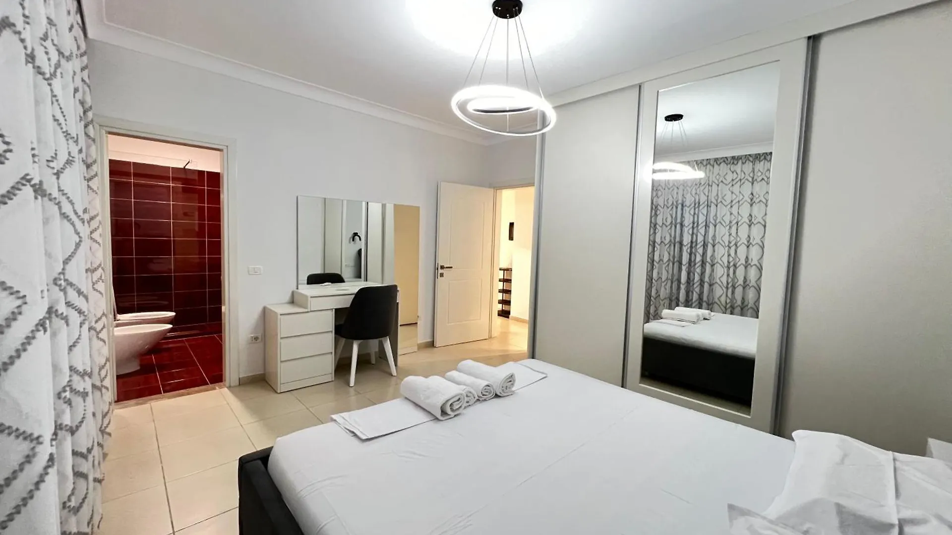 Glamour Apartment location